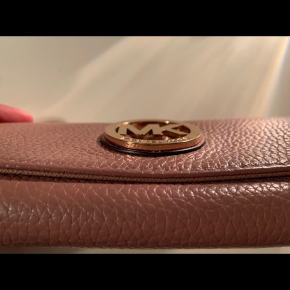 Michael Kors Wallet Dusty Rose in color - Picture 3 of 8